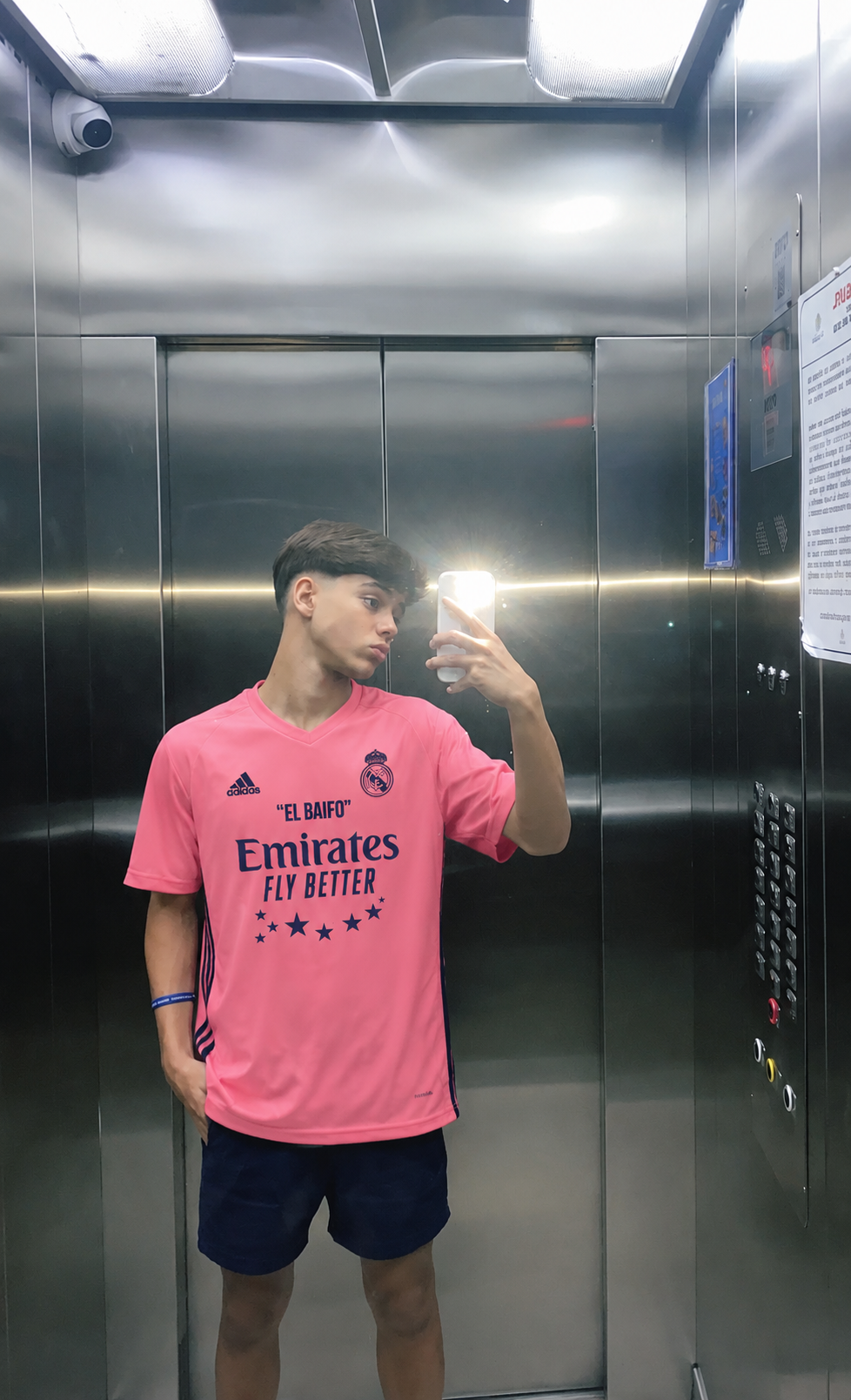Foto de Marta Cabrera con su camiseta