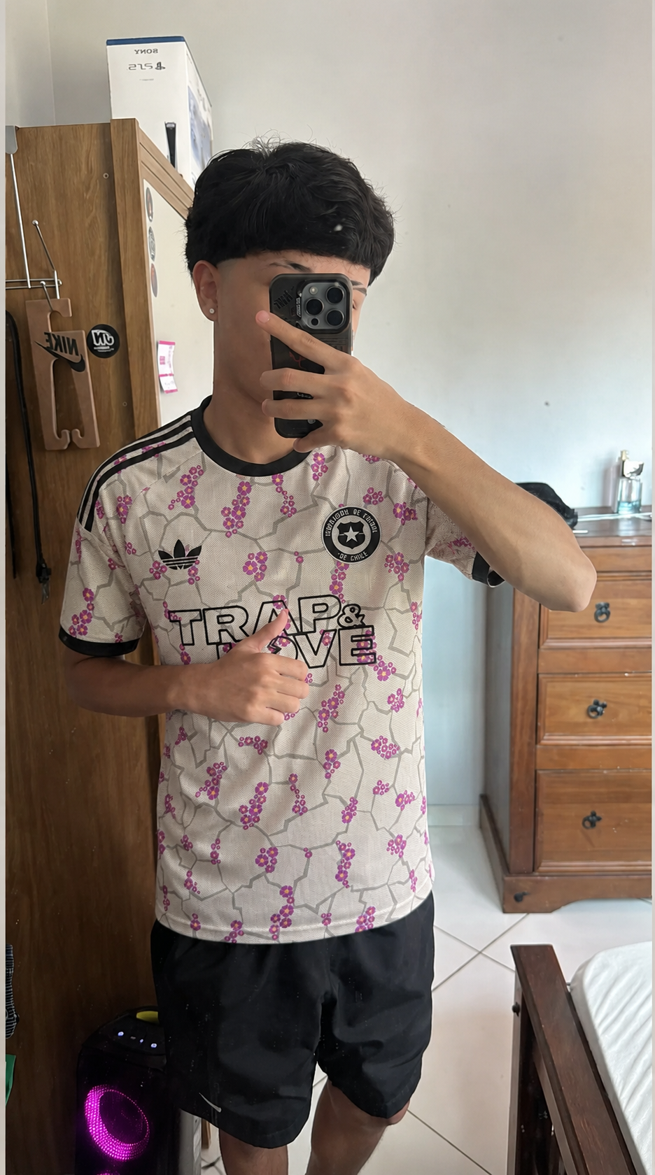 Foto de Javier López con su camiseta