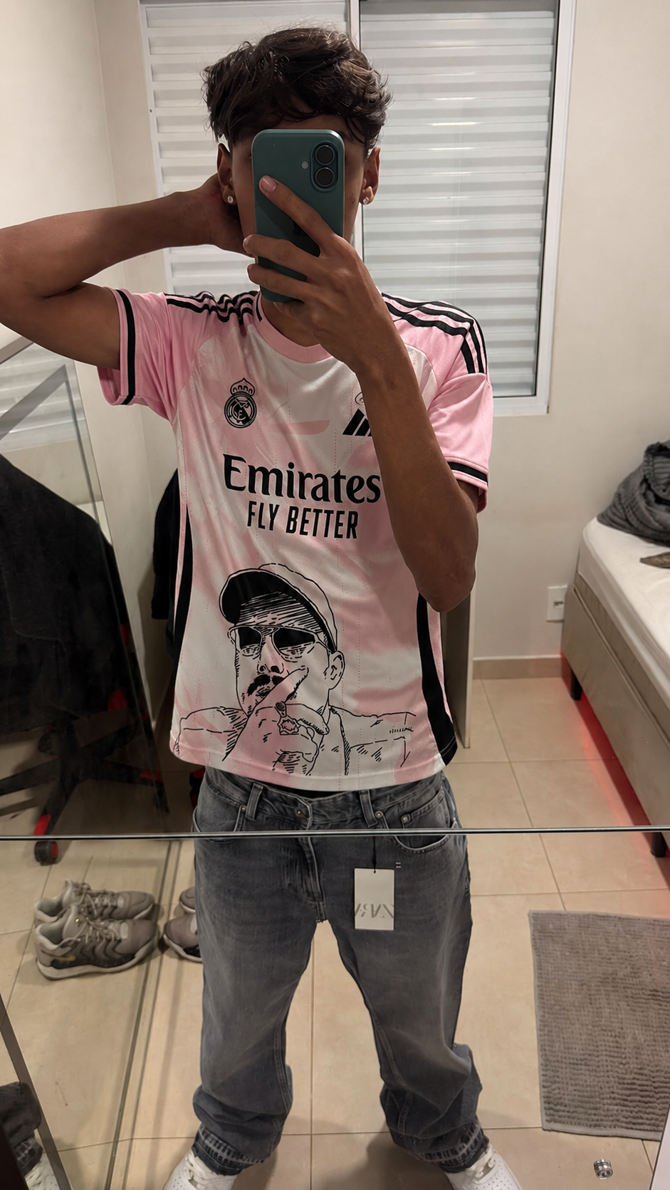 Foto de Alejandro Molina con su camiseta