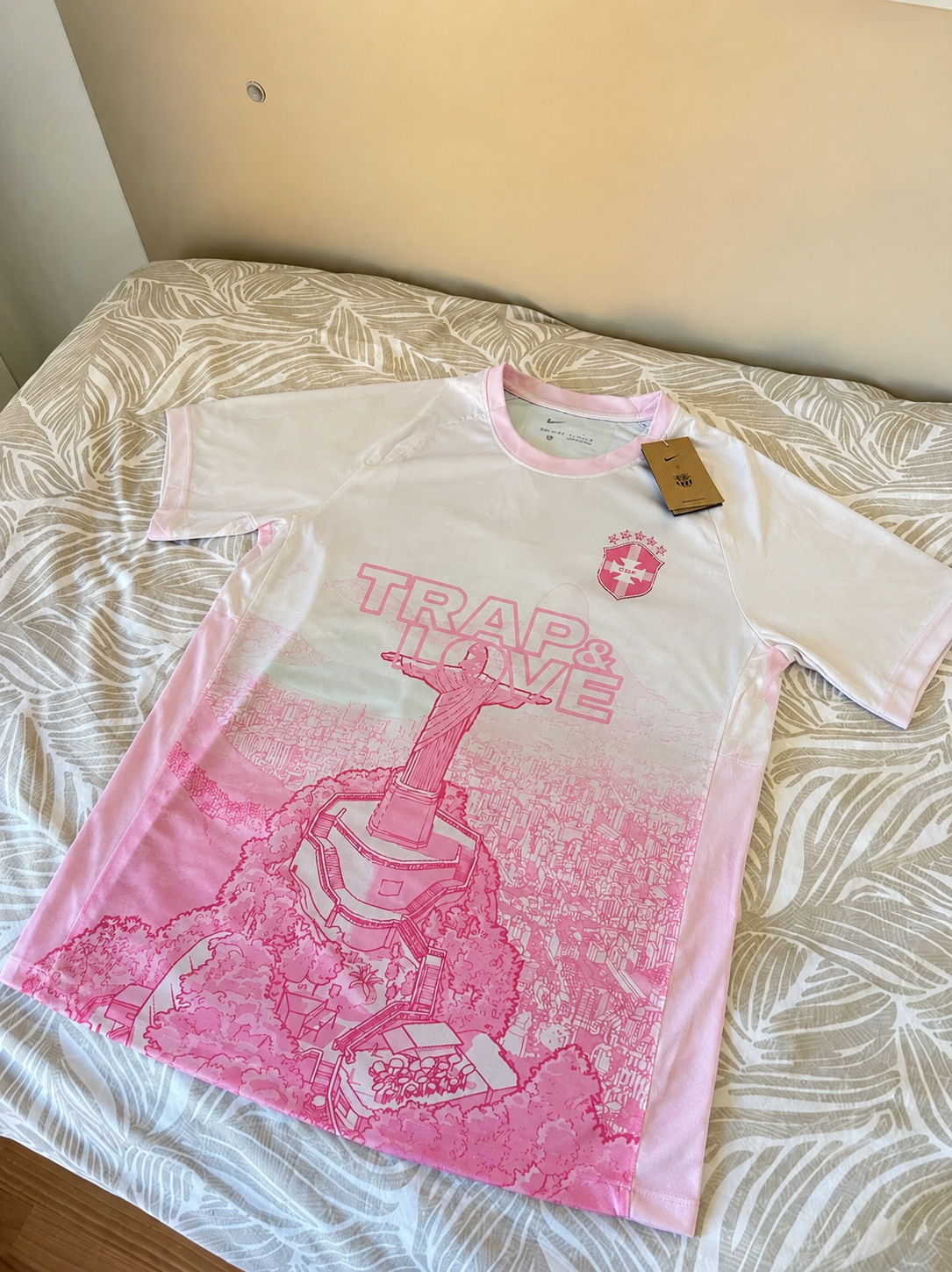 Foto de Javier Suárez con su camiseta