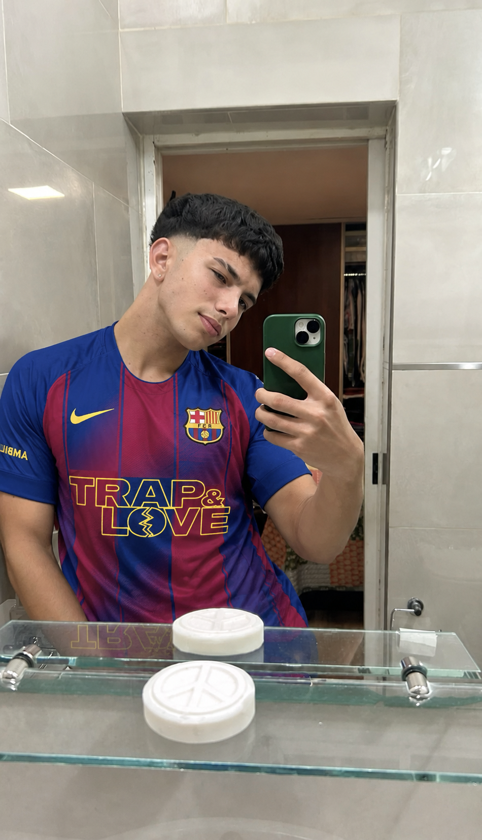 Foto de Álvaro Romero con su camiseta