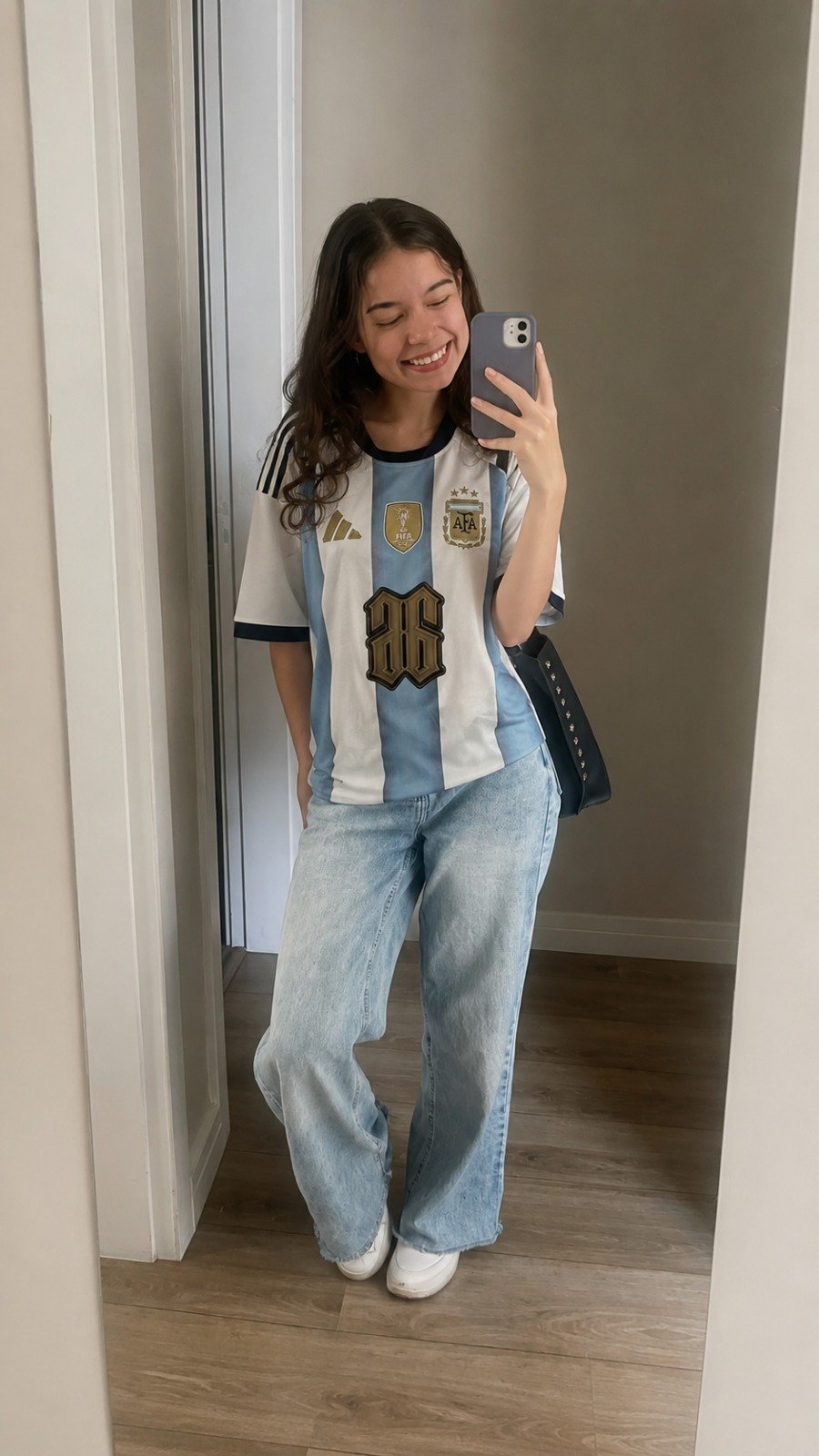 Foto de Elena Castro con su camiseta