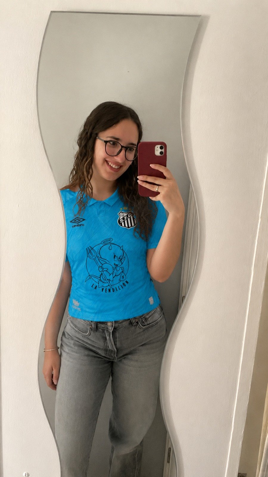 Foto de Elena Ortega con su camiseta