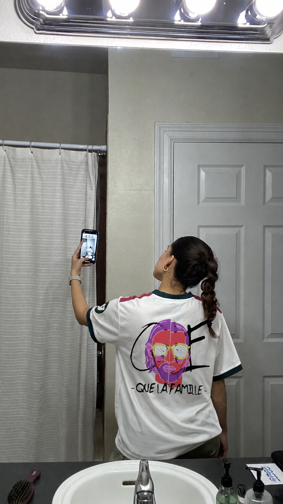 Foto de Cristina Serrano con su camiseta