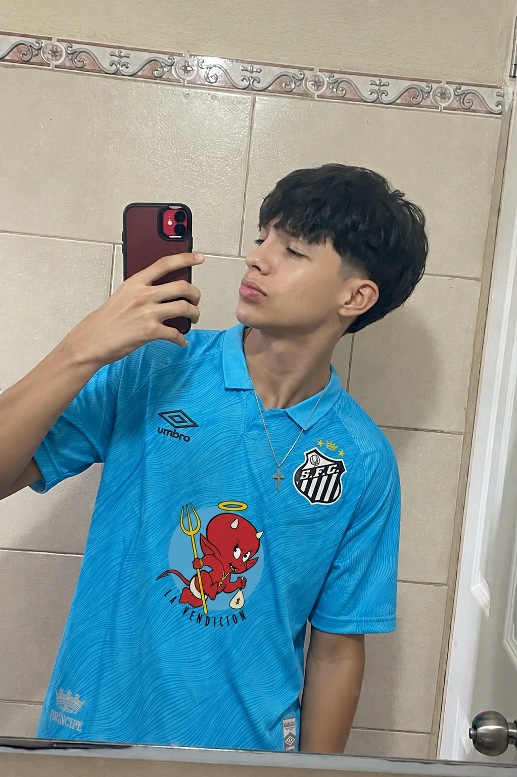 Foto de Andrea López con su camiseta